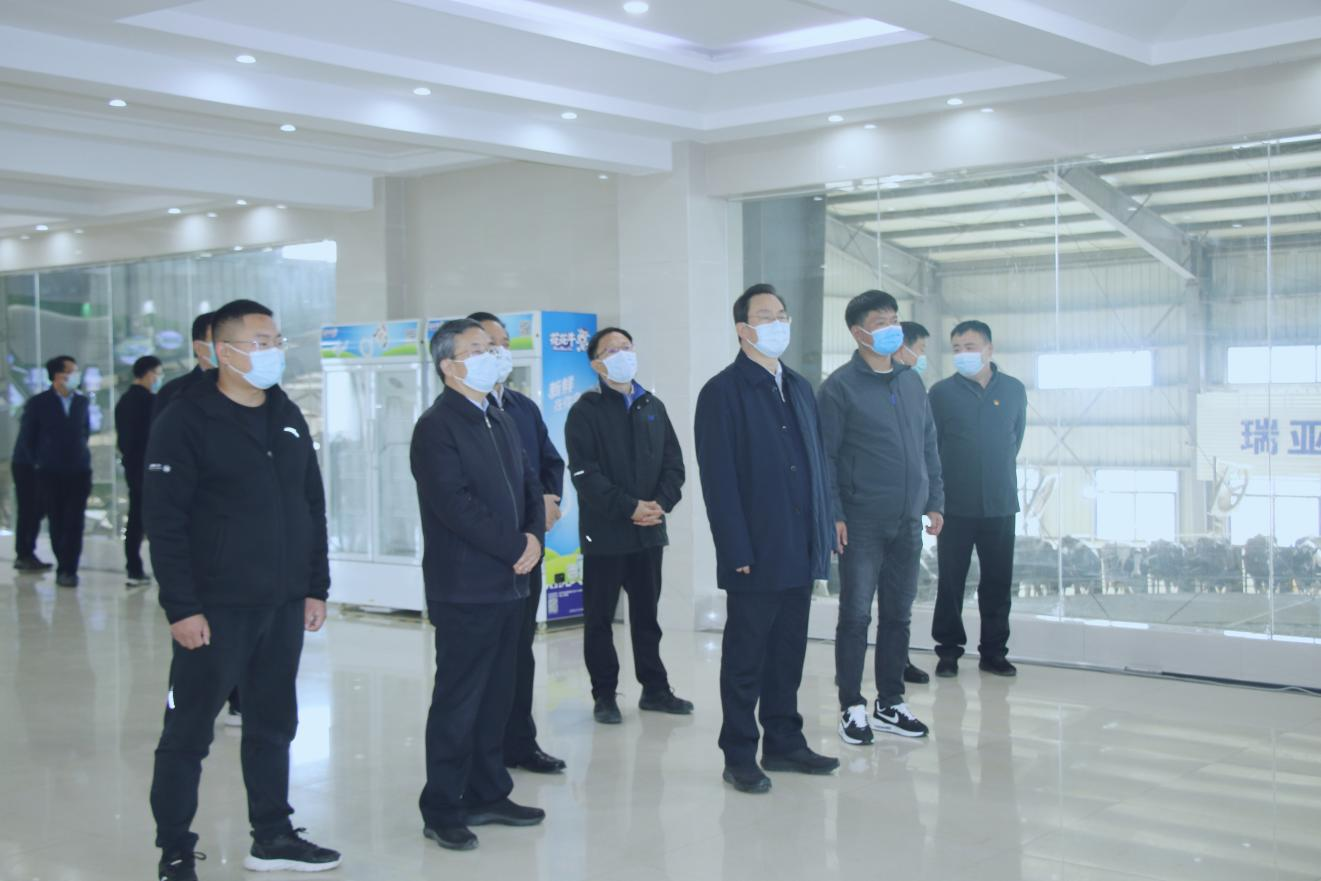河南省人大常委会党组书记、副主任孔昌生莅临万象城（中国）鲁山瑞亚牧场参观调研