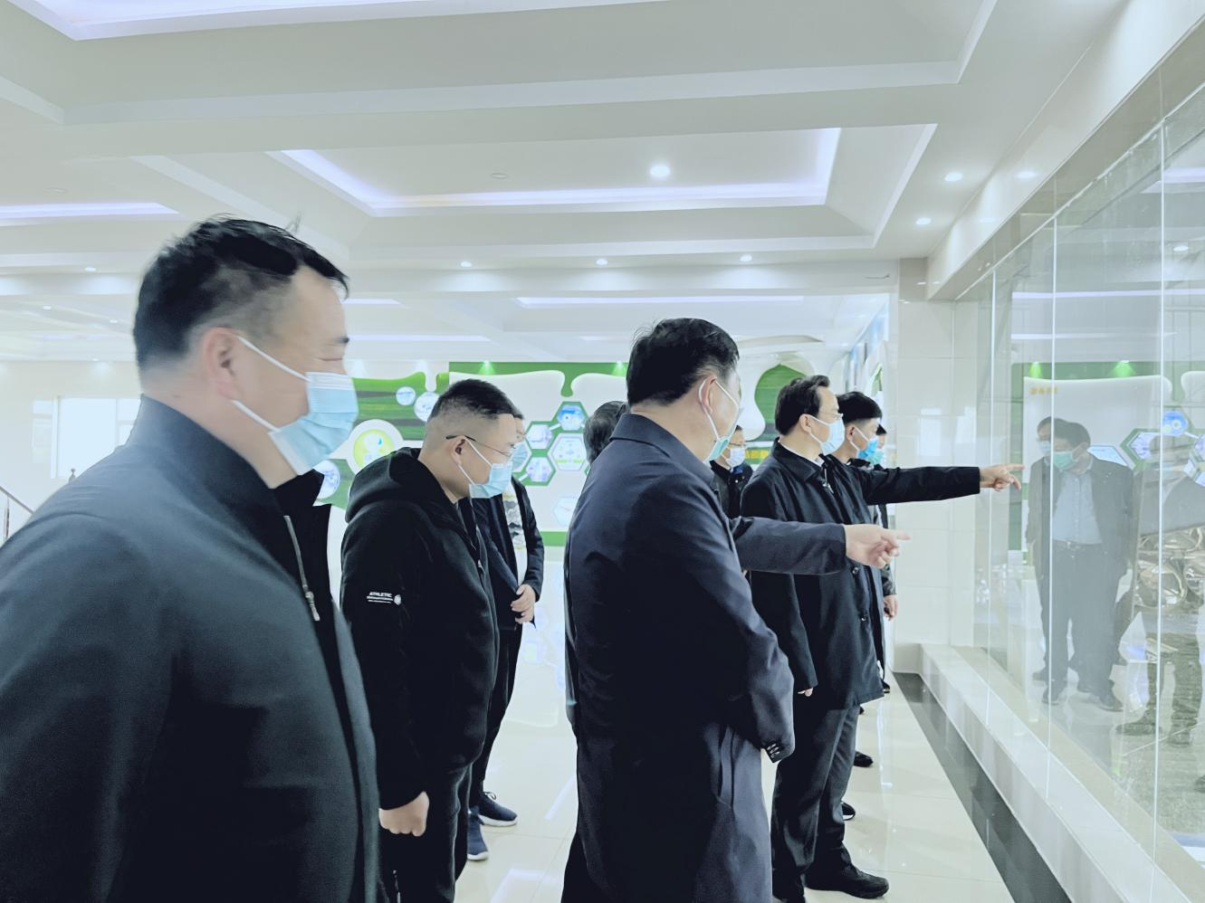 河南省人大常委会党组书记、副主任孔昌生莅临万象城（中国）鲁山瑞亚牧场参观调研