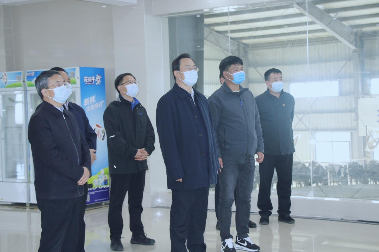 河南省人大常委会党组书记、副主任孔昌生莅临万象城（中国）鲁山瑞亚牧场参观调研