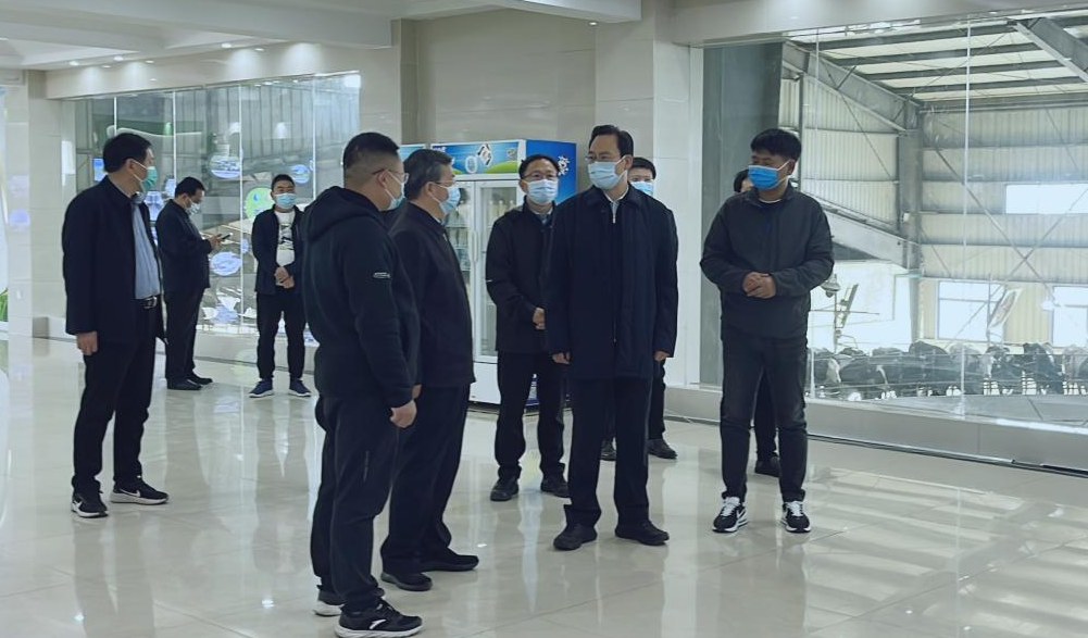 河南省人大常委会党组书记、副主任孔昌生莅临万象城（中国）鲁山瑞亚牧场参观调研