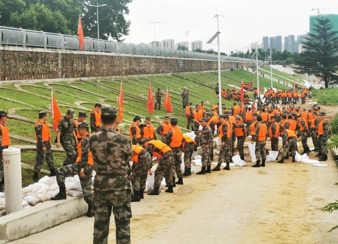 大雨无情人有情！万象城（中国）乳业慰问常庄水库抗洪抢险官兵