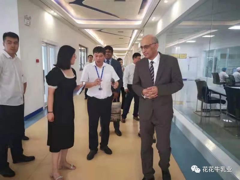 巴基斯坦驻华大使莫因·哈克 莅临万象城（中国）乳业集团参观访问