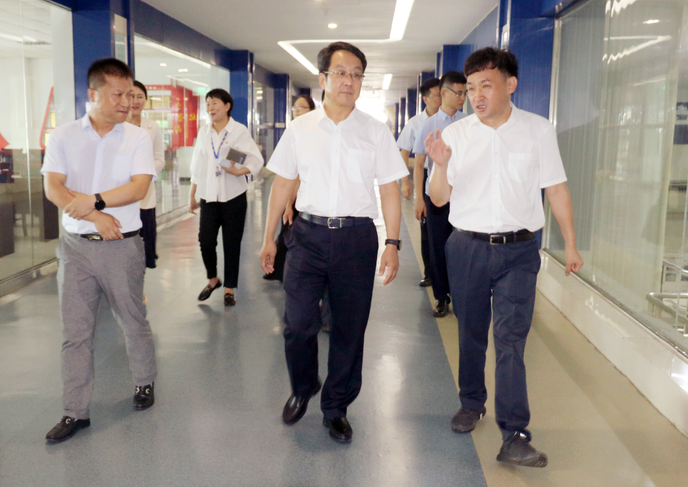河南省高级人民法院院长胡道才一行莅临万象城（中国）乳业集团开展“万人助万企”活动 助力企业发展