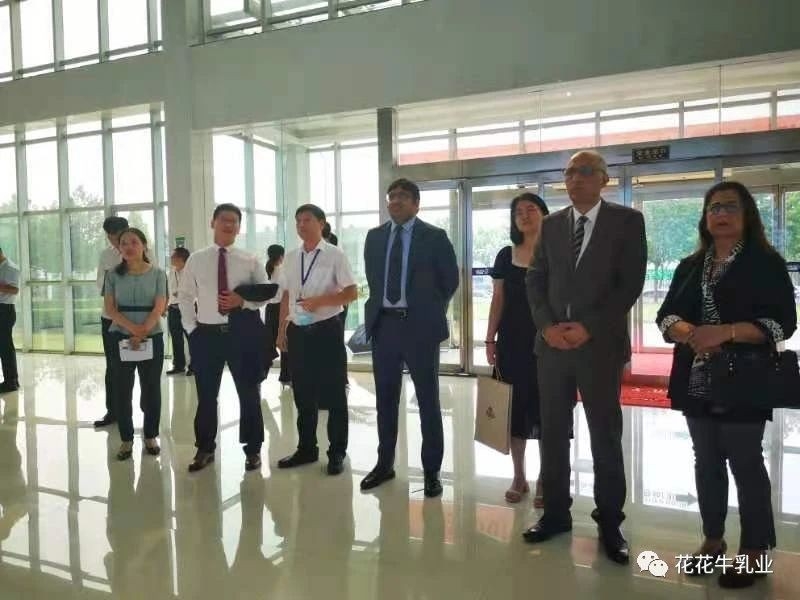 巴基斯坦驻华大使莫因·哈克 莅临万象城（中国）乳业集团参观访问