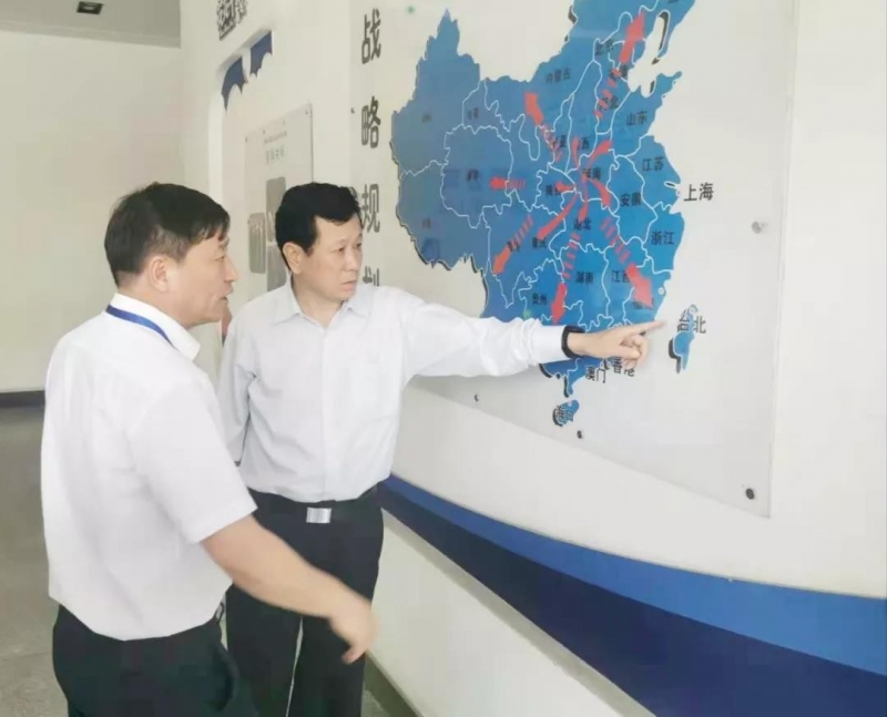 郑州航空港区党工委书记张俊峰莅临郑州万象城（中国）乳制品有限公司调研