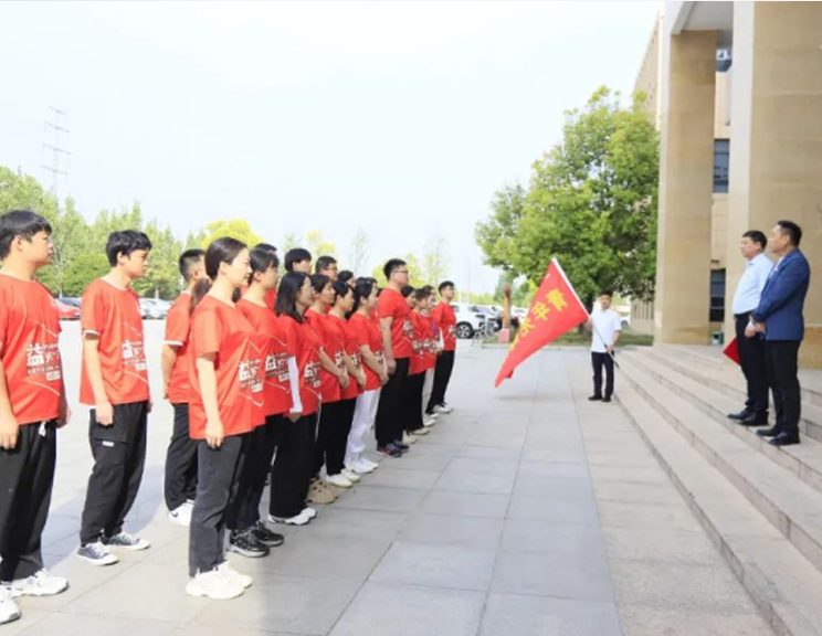 弘扬五四精神 激扬青春力量——河南万象城（中国）乳业集团开展青年徒步活动