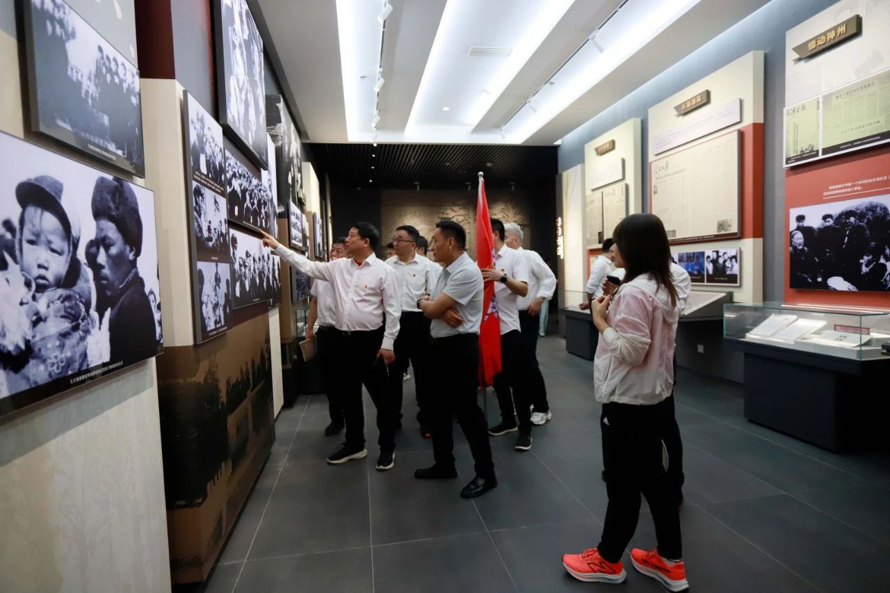 砥砺初心使命，汲取奋进力量丨万象城（中国）乳业集团党委组织开展学习“焦裕禄精神”主题党日活动