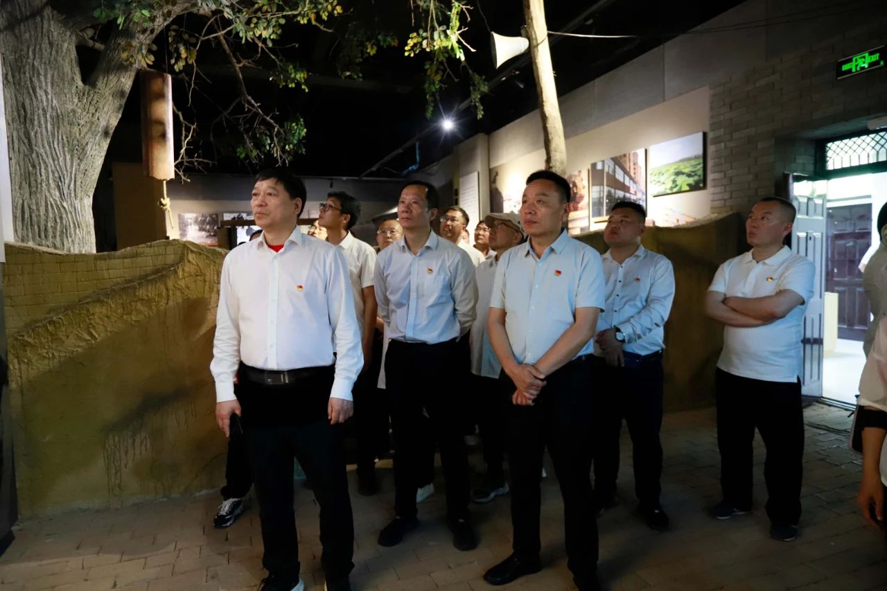 砥砺初心使命，汲取奋进力量丨万象城（中国）乳业集团党委组织开展学习“焦裕禄精神”主题党日活动