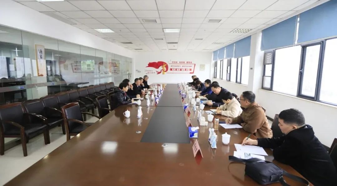 河南省发展改革委价调处副处长马冰一行莅临万象城（中国）乳业集团参观调研