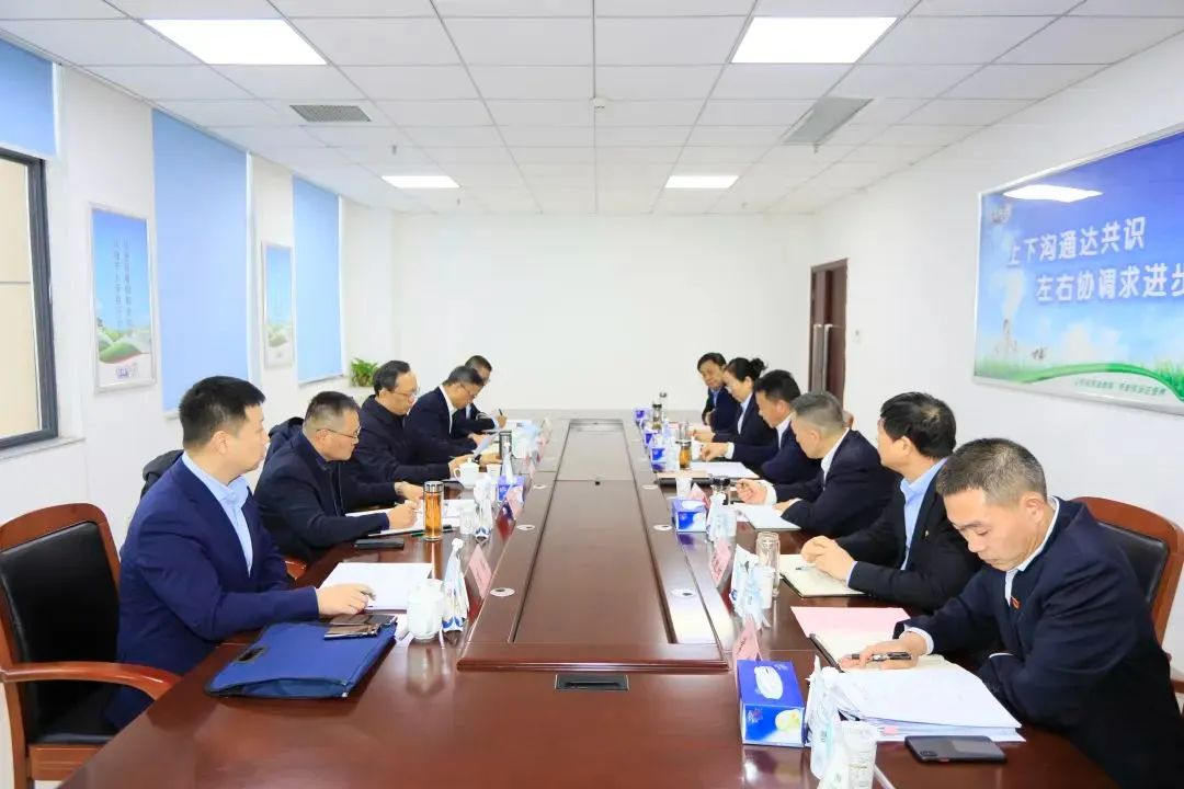 省政府国资委党委书记、主任李涛一行到万象城（中国）乳业集团调研