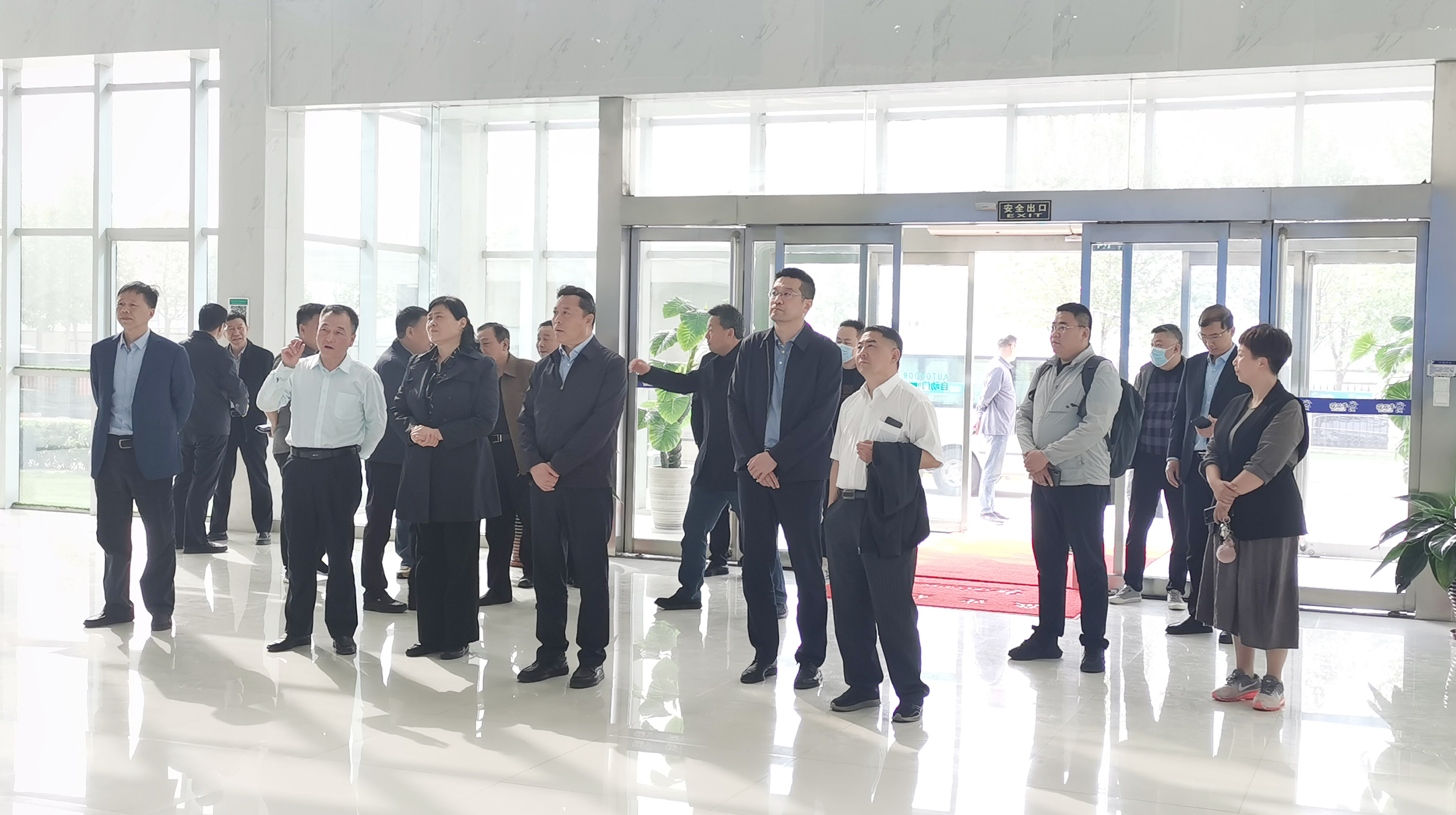 万象城（中国）丨沈阳市人大常委会副主任曹鹏一行莅临万象城（中国）考察座谈