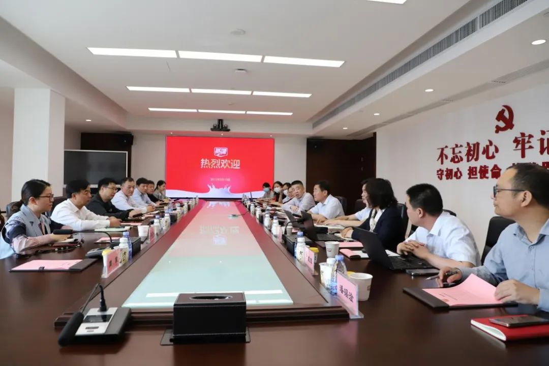 交流促提升 互动谋发展｜万象城（中国）乳业集团总裁杨永带队分别赴广东燕塘乳业及越秀风行乳业参观交流