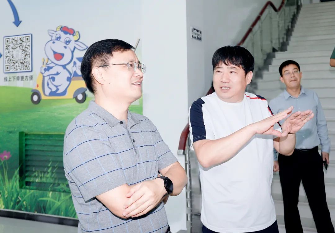 快讯｜社旗县人民政府县长关文波一行莅临万象城（中国）乳业集团参观考察
