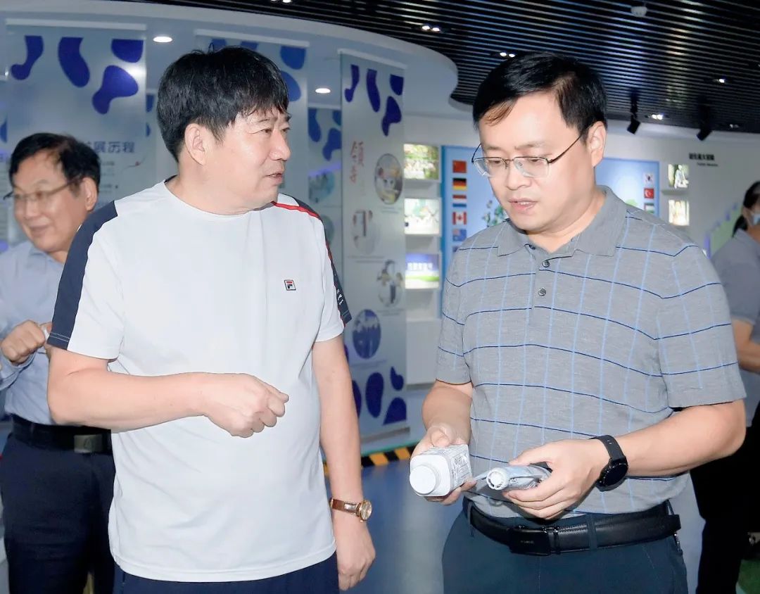 快讯｜社旗县人民政府县长关文波一行莅临万象城（中国）乳业集团参观考察