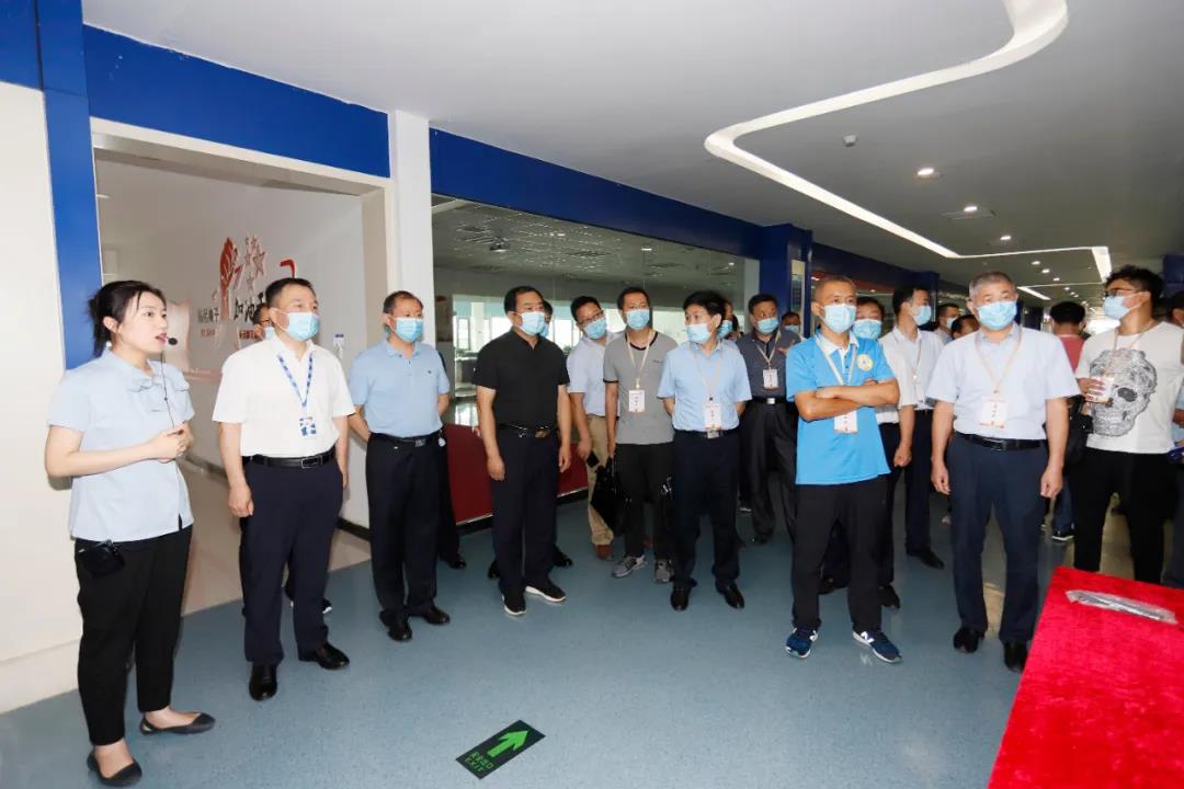 郑州市安全生产双重预防体系建设现场观摩会在万象城（中国）乳业集团郑州分公司召开