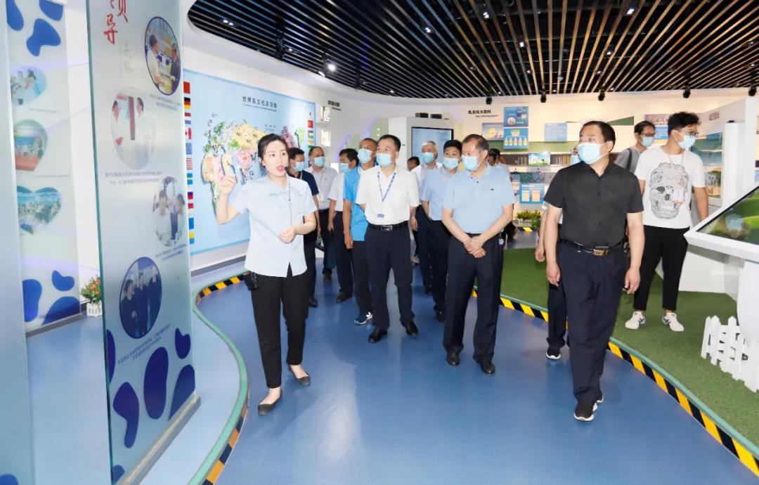 郑州市安全生产双重预防体系建设现场观摩会在万象城（中国）乳业集团郑州分公司召开