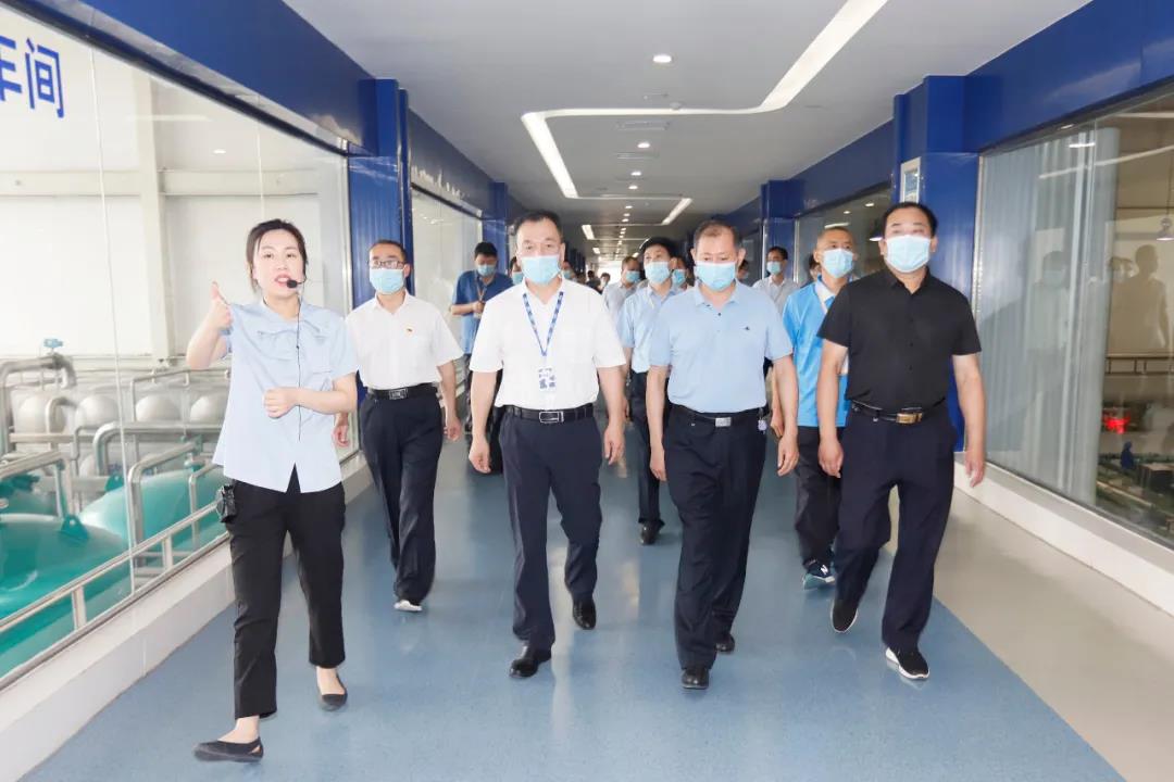 郑州市安全生产双重预防体系建设现场观摩会在万象城（中国）乳业集团郑州分公司召开