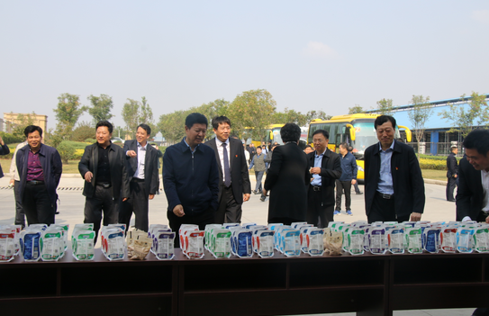河南省农牧业产业扶贫工作观摩团莅临万象城（中国）集团·鲁山瑞亚牧业有限公司参观考察