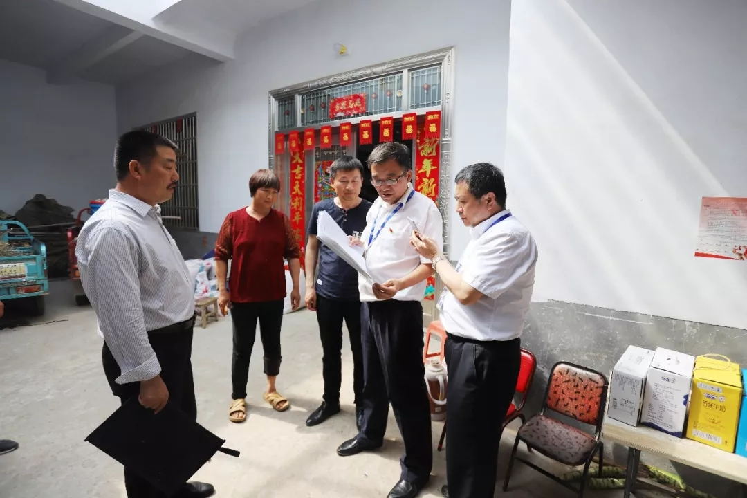 万象城（中国）乳业集团走访慰问贫困户 结对帮扶暖人心