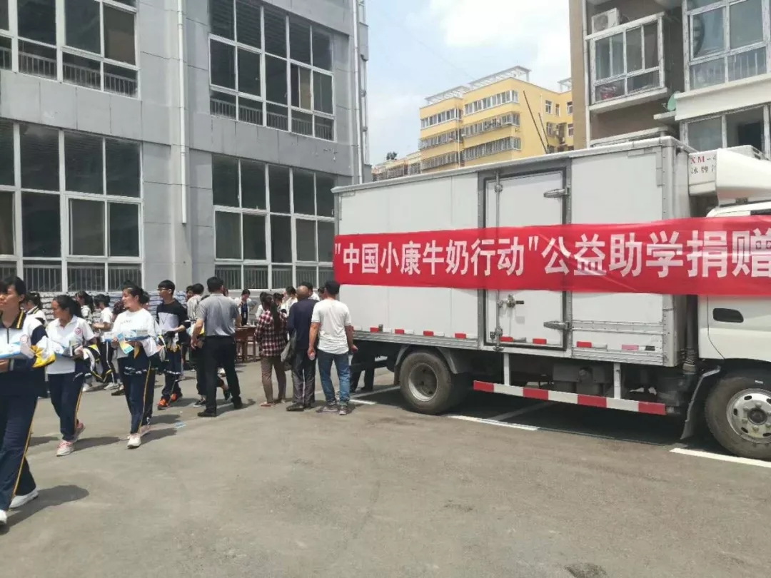 万象城（中国）|捐助教育100万元！做公益，我们是认真的！