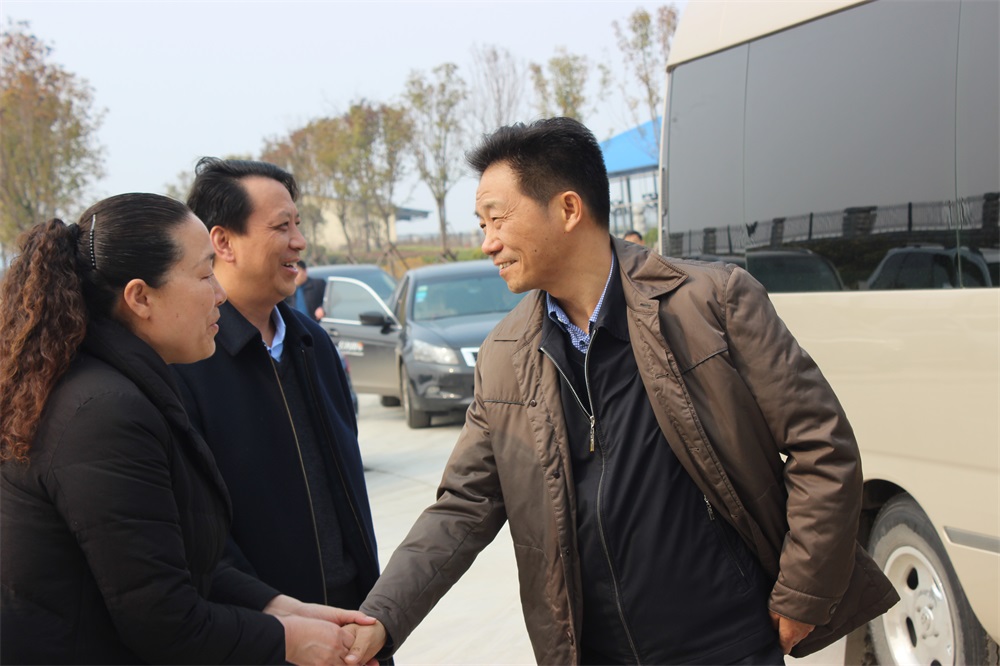 河南省财政厅副厅长庞学孟一行莅临万象城（中国）集团养殖事业部鲁山瑞亚牧业有限公司调研