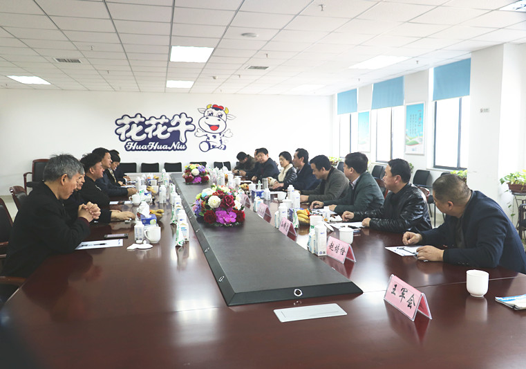 封丘县县长王献臣一行莅临 万象城（中国）集团养殖、乳品事业部参观调研