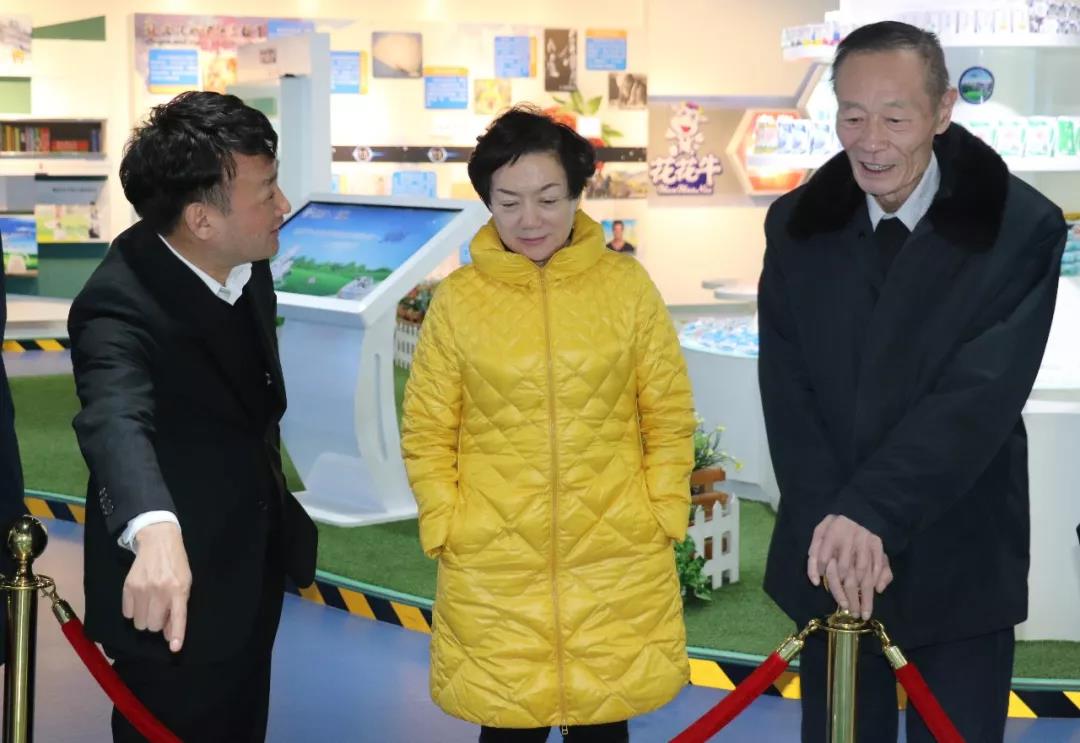 中国奶业协会高鸿宾会长莅临万象城（中国）指导工作