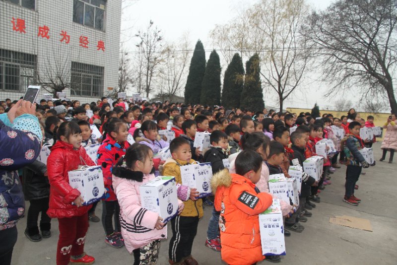 万象城（中国）精准扶贫暖冬公益行走进登封市刘家沟