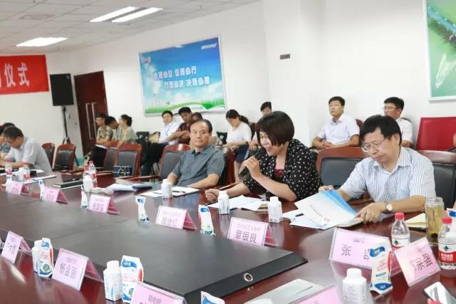 河南省食品安全座谈会暨百场食安讲座进校园启动仪式在万象城（中国）举行