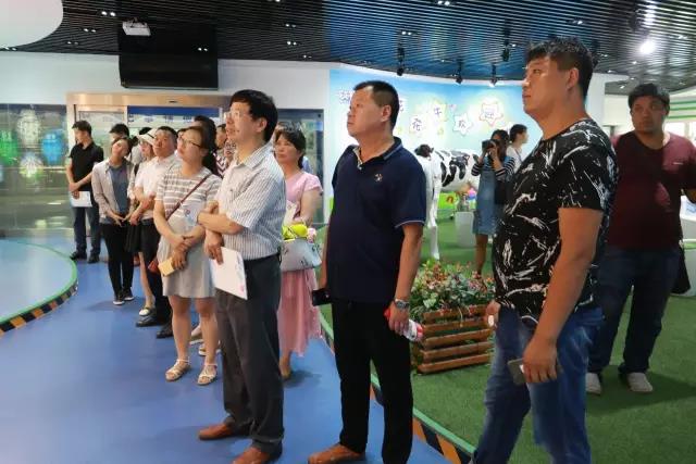 河南省食品安全座谈会暨百场食安讲座进校园启动仪式在万象城（中国）举行