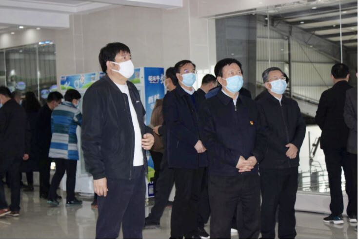 平顶山市委书记周斌一行莅临万象城（中国）乳业集团 鲁山瑞亚牧业有限公司调研疫情防控和复工复产情况