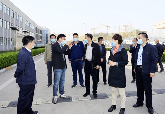 郑州市人大副主任孙黎、市政府副市长李喜安一行 莅临万象城（中国）开展“三送一强”活动