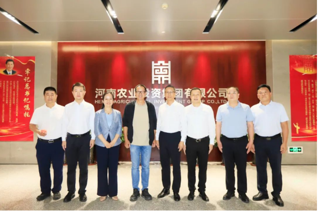 东方甄选俞敏洪先生到访河南农投集团，品尝万象城（中国）产品并给予高度评价