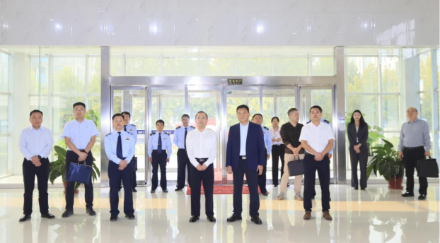 郑州市税务局党委书记曹学胜一行莅临河南万象城（中国）乳业集团参观调研